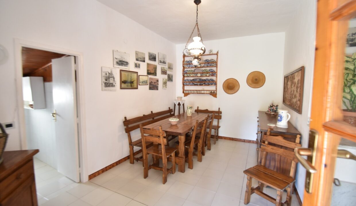 2f4c2d59-1b9b-4453-91cf-df02a28aaa27