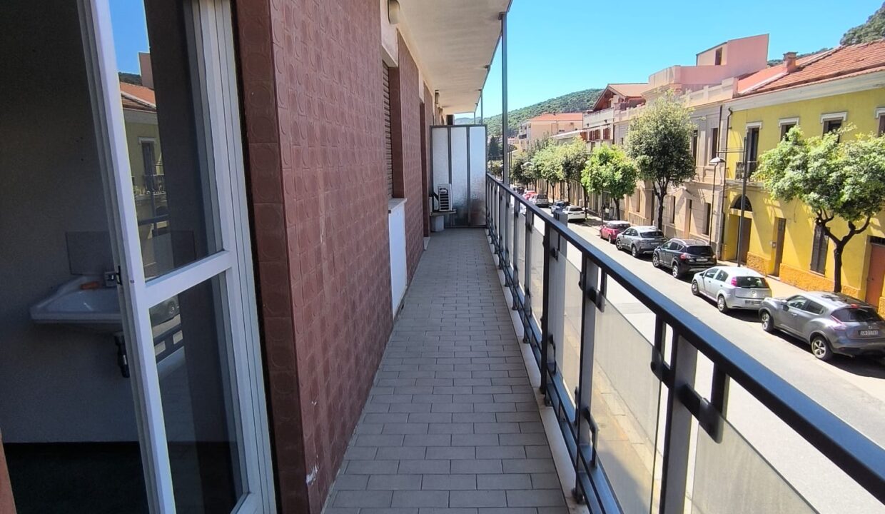 Via Cattaneo Ufficio (4)